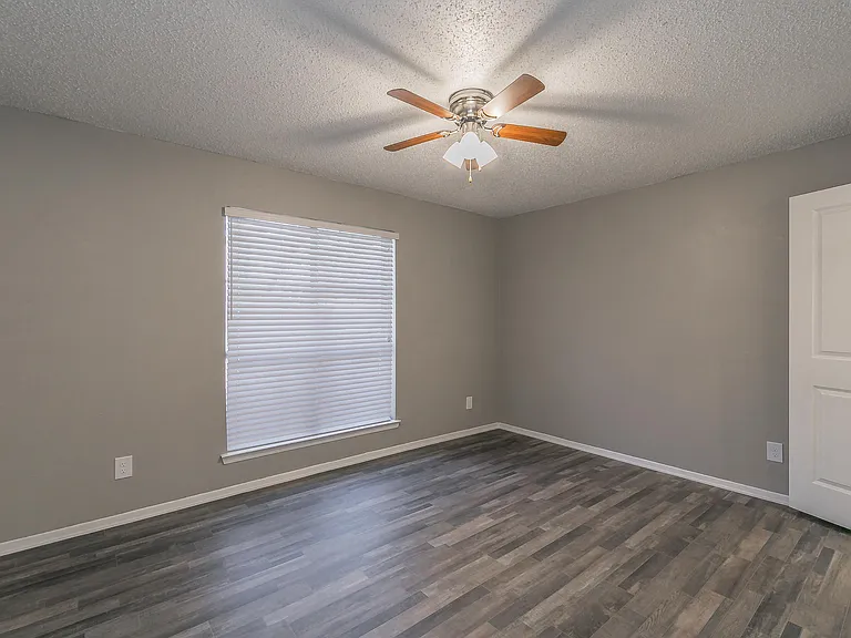 Station 121 at Town Center Apartments — Photo 121