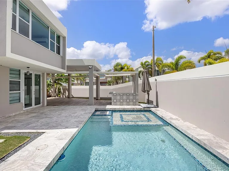 P-25 Paseo Las Olas — Photo 24