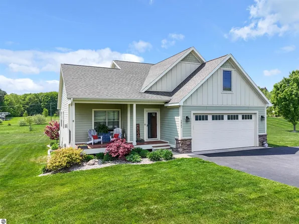 3865 Brayton Ln, Traverse City, MI 49685