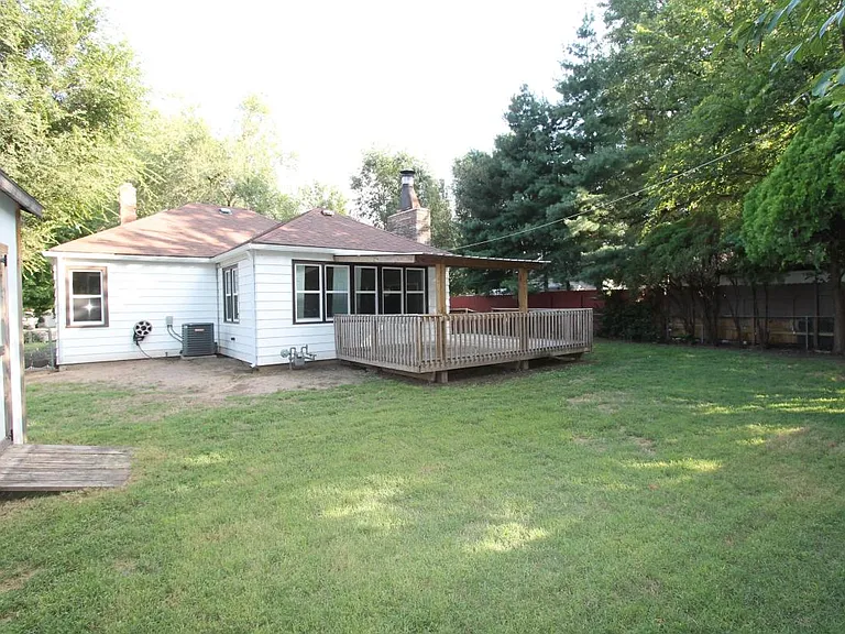2242 E Aloma back yard