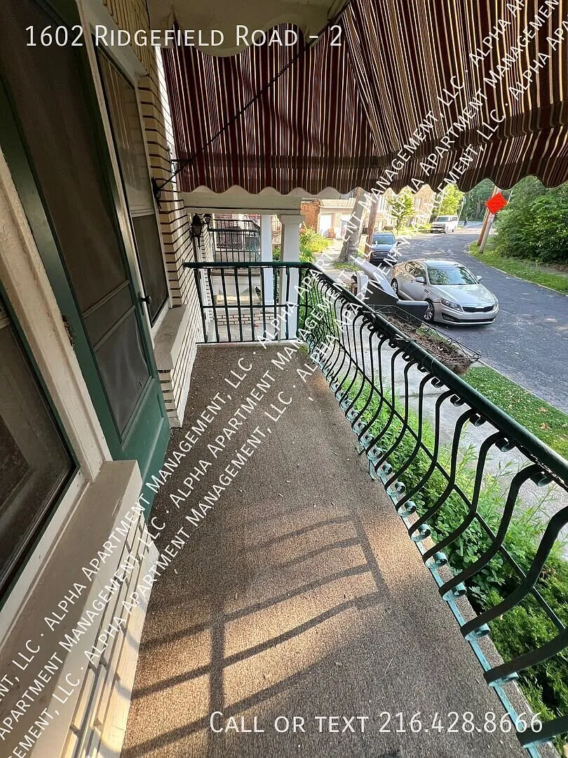 Spacious one bedroom — Photo 2