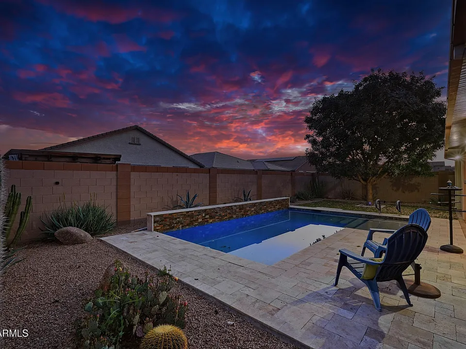 15869 W Mauna Loa Ln