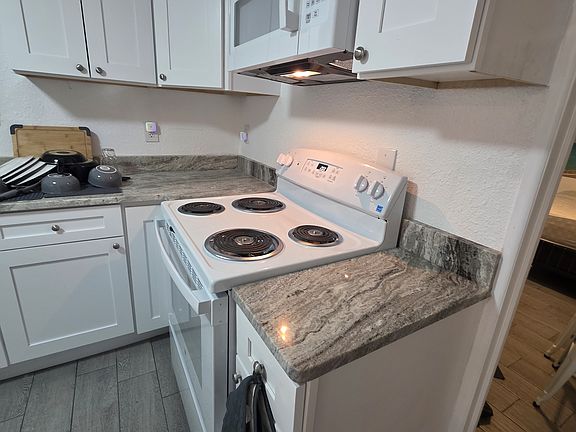 4th image of 25 N Brown Ave #2