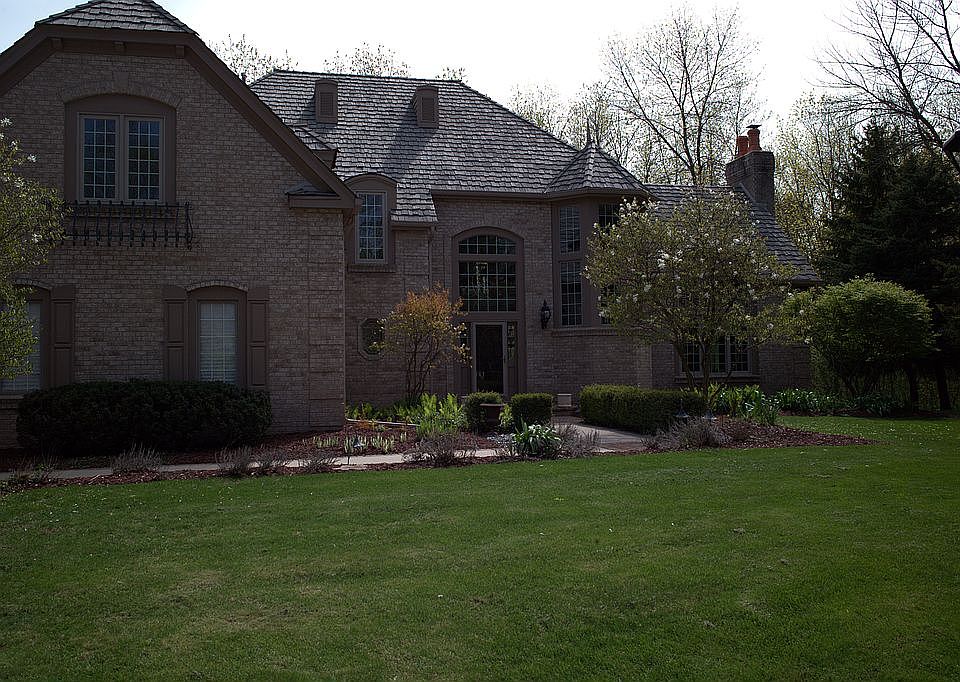 2nd image of 111 W Dogwood Ct