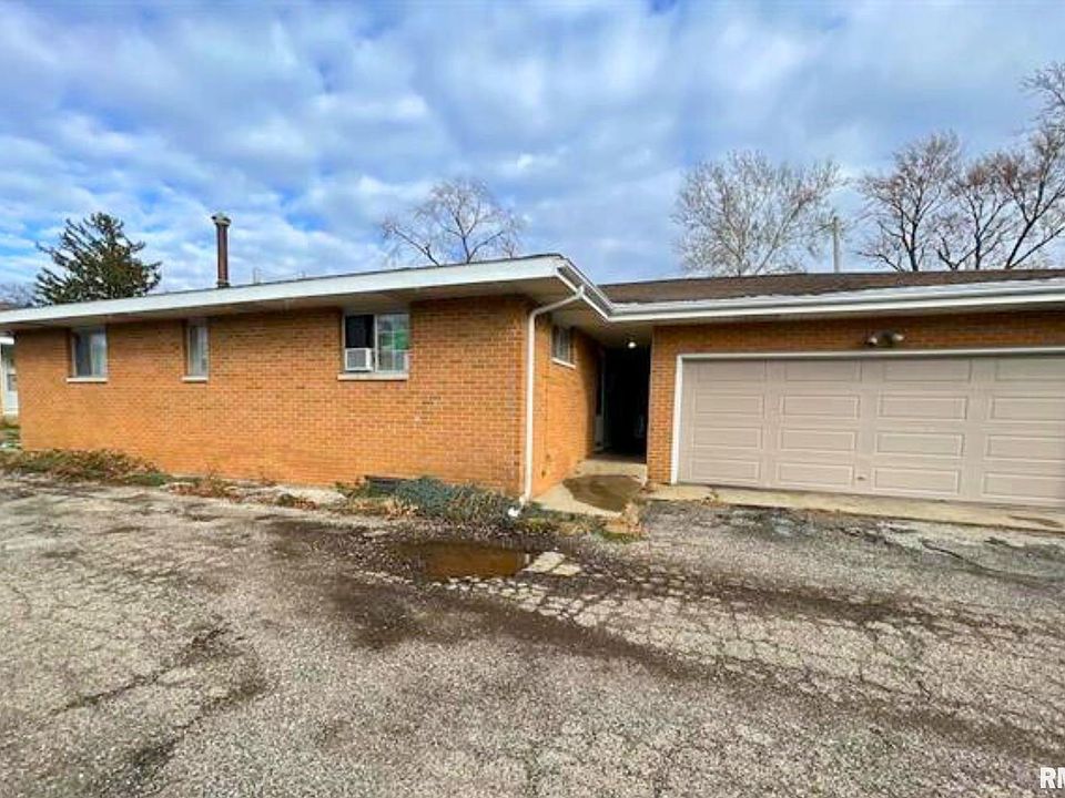 2nd image of 3812-3814 N Sheridan Knolls Ct #2