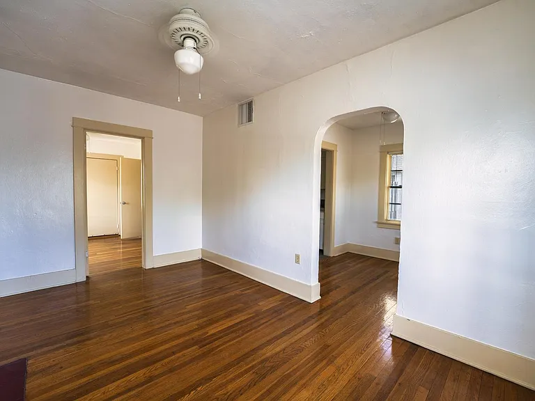210 E 2nd St #2 — Photo 19