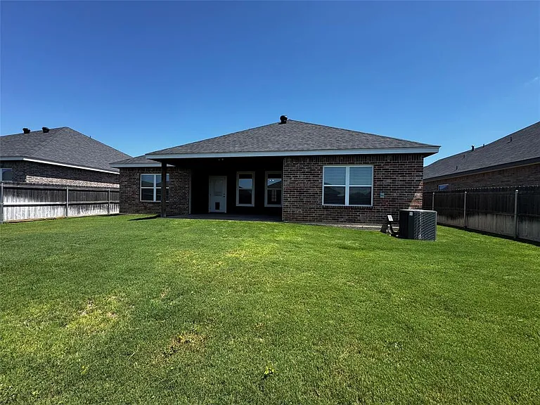 331 Sophia Ln — Photo 29