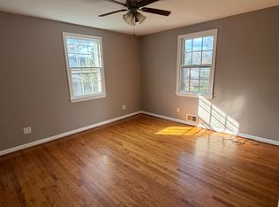 9700 Montauk Ave, Bethesda, MD 20817