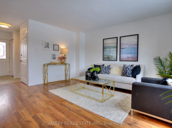 24 Lampman Ln, Barrie, ON L4N 5B1