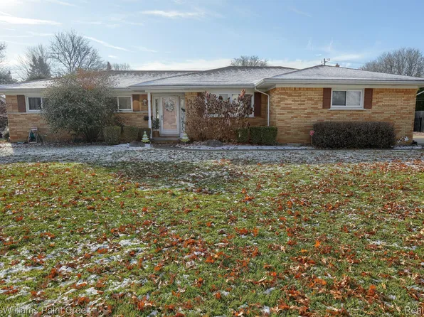 16226 Kingston St, Fraser, MI 48026
