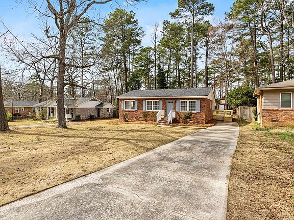 3rd image of 909 Dumbarton Rd