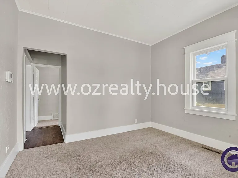 614 Woodstock Ave — Photo 6