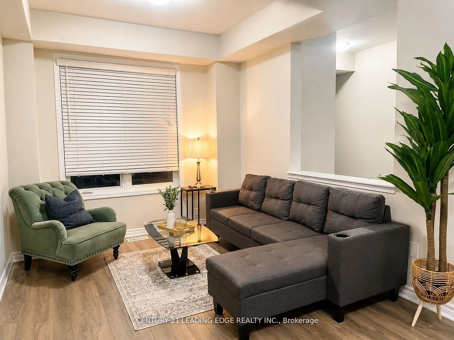 4 bed, $4,400 — Photo 2