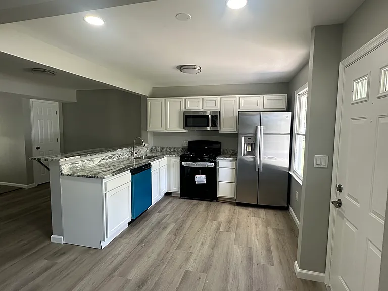 14 Danbury Dr — Photo 3