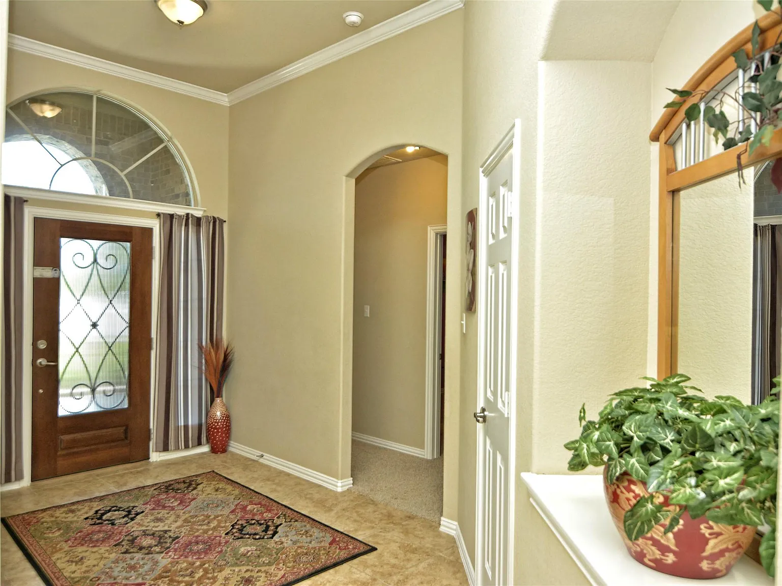 4 bed, 2.0 bath, 2292 sqft, $2,375 — Photo 3