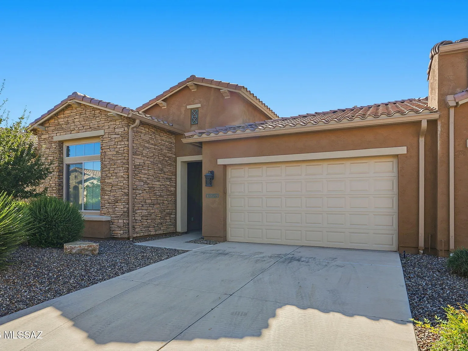 2 bed, 2.5 bath, 1776 sqft, $4,500 — Photo 2