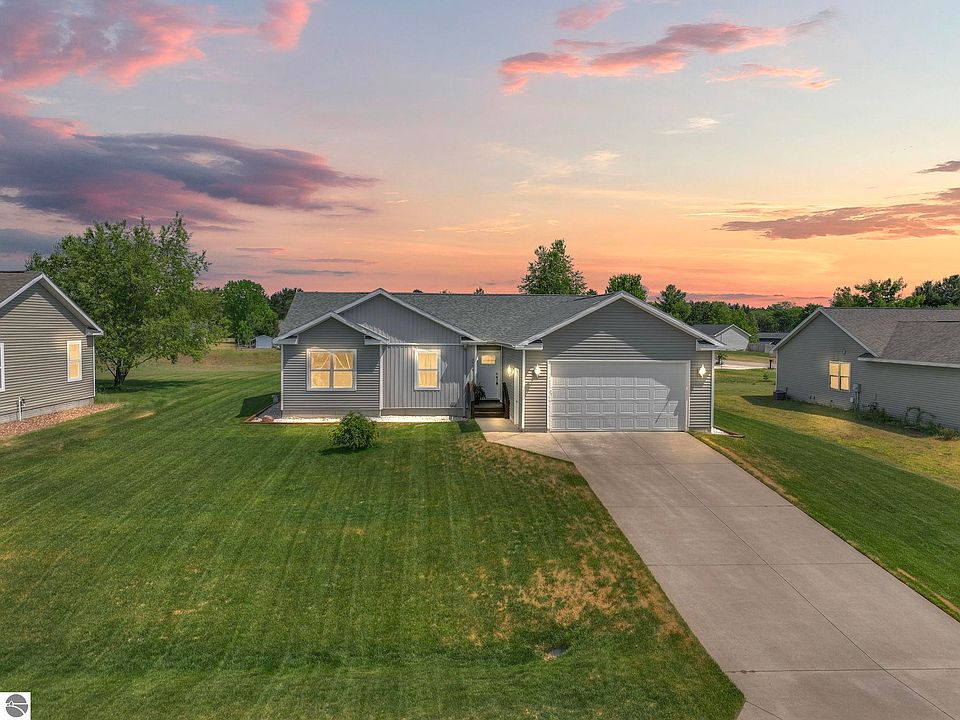 4566 Kory Ln, Traverse City, MI 49685 | MLS #1946325 | Zillow