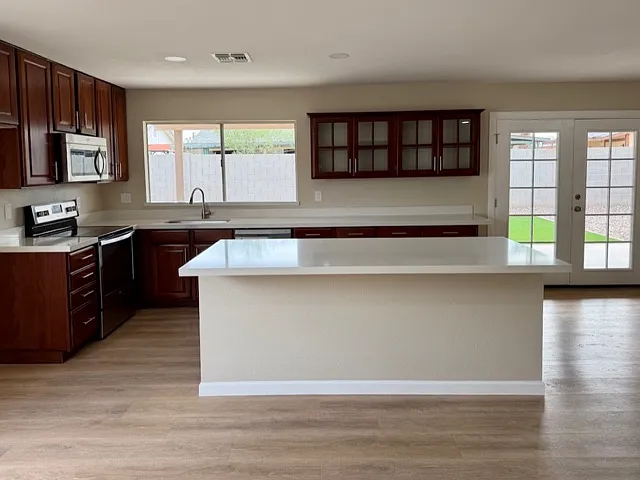 10021 N 47th Dr — Photo 5
