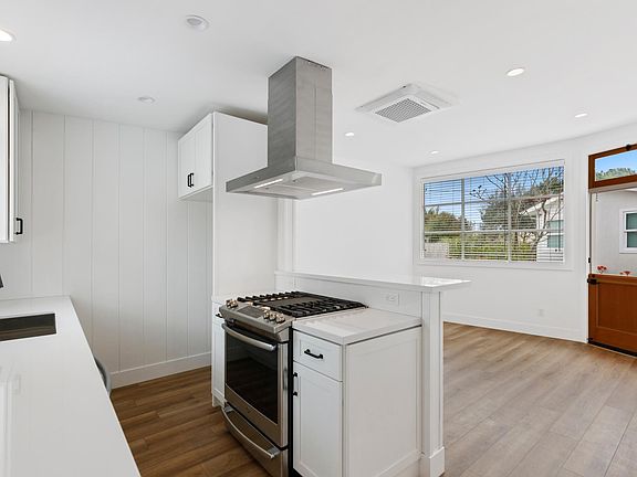 3rd image of 1636 Santa Ana Ave