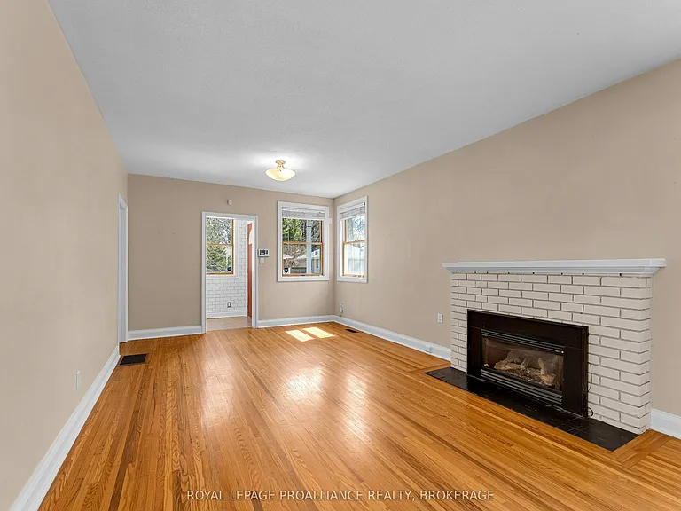 524 College St — Photo 7