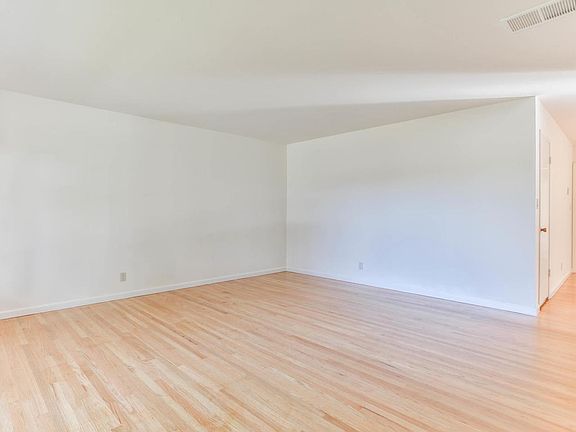 3rd image of 4956 Rhonda Dr