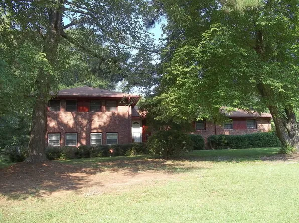 180 E Greenwood Dr, Carrollton, GA 30117