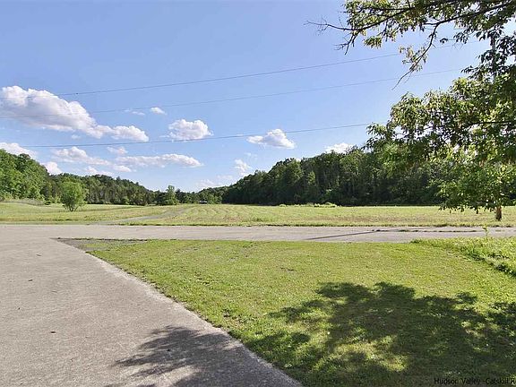 4th image of 371 Malden Tpke