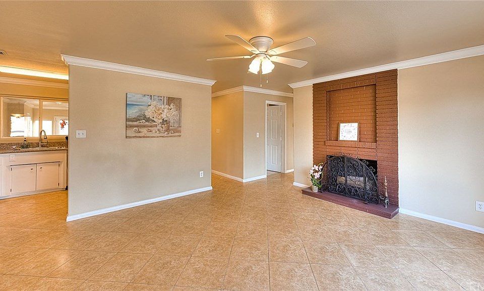 1st image of 40953 Acacia Ave