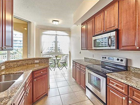 2nd image of 3001 NE 185th St APT 315