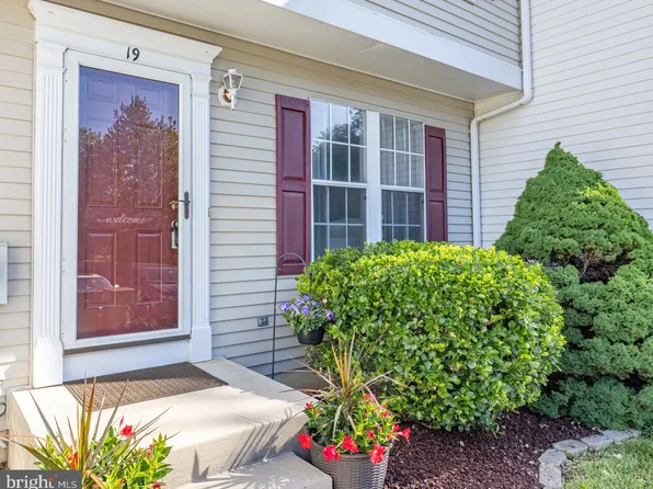 19 E Shetland Ct, Newark, DE 19711