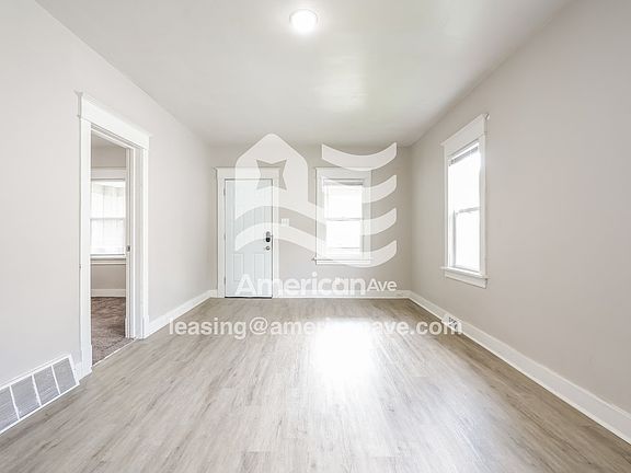 1498486_004_wm_-_living_room_13078008.jpg