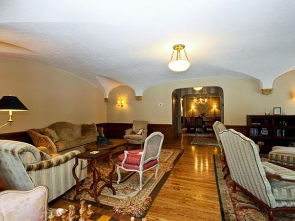 4th image of 1613 W Franklin Ave #B