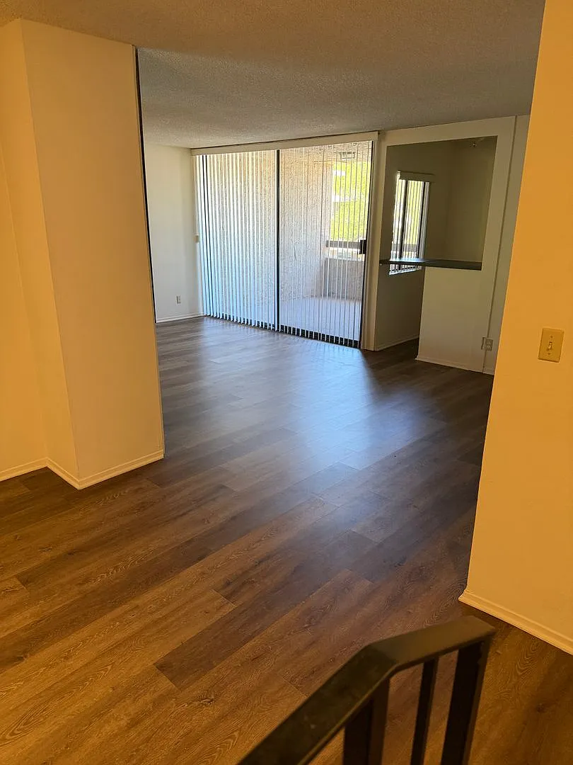 054 - Madre Del Mar Apartments — Photo 1