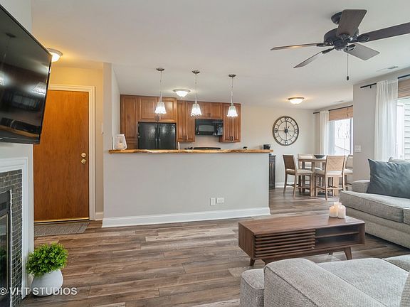 4th image of 652 N Deer Run Dr #652