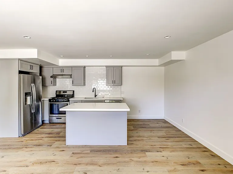 455 N Olive St — Photo 4