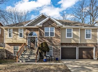 10916 N Oxford Ave, Kansas City, MO 64157