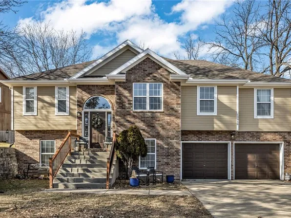 10916 N Oxford Ave, Kansas City, MO 64157