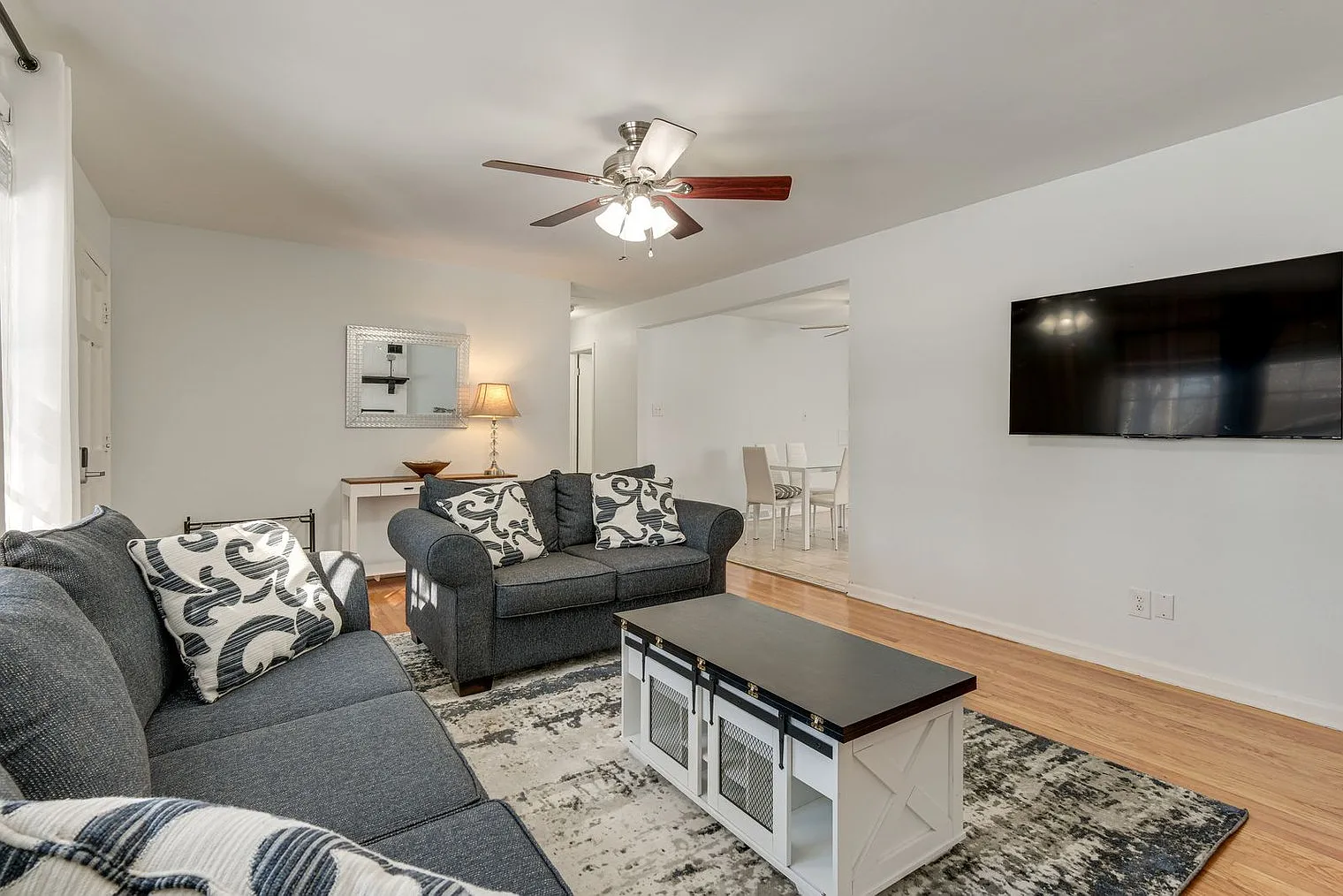 3 bed, 2.0 bath, 1496 sqft, $3,183 — Photo 4