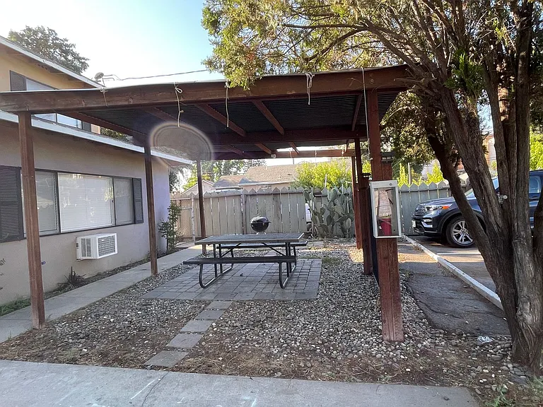 425 S 3rd Ave #A — Photo 3