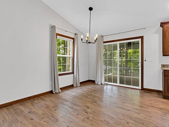 5th image of 852 Royal Cir