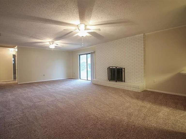 2014 Charnes Dr — Photo 6