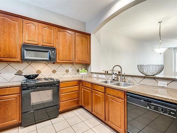 3rd image of 4121 McKinney Ave APT 27