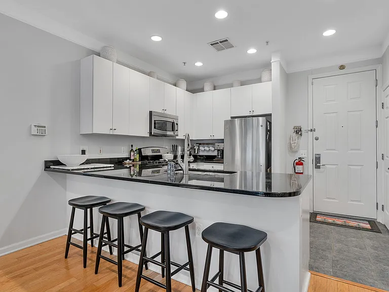1300 Grand St #201 — Photo 5