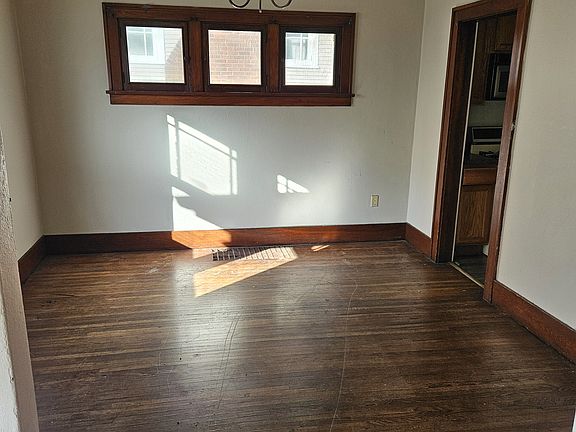 3rd image of 513 E Republic St