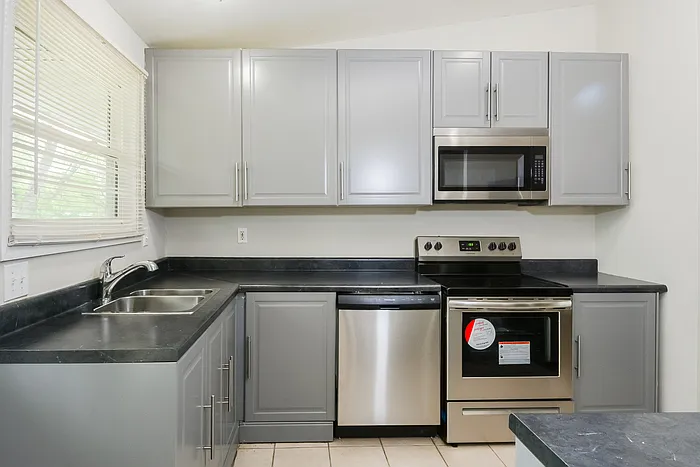 10720 Hallstead Dr — Photo 7