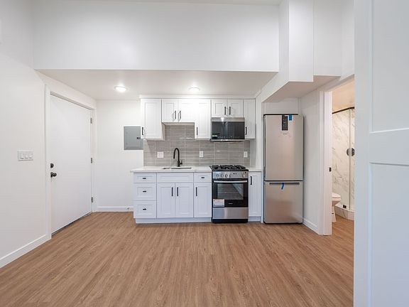 4th image of 459 S Van Ness Ave #4409-1/2