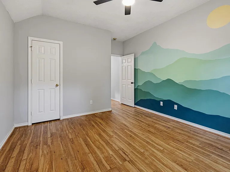 909 Katie Ln — Photo 34