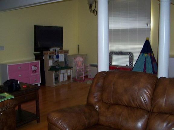 4th image of 118 Cloverhill Dr