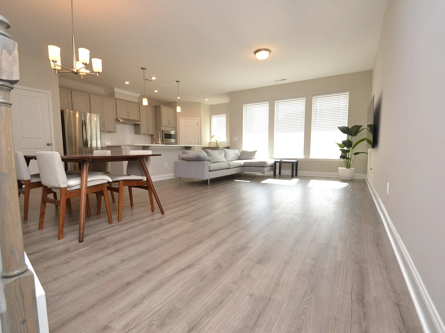Luxurious Townhome Available — Photo 4