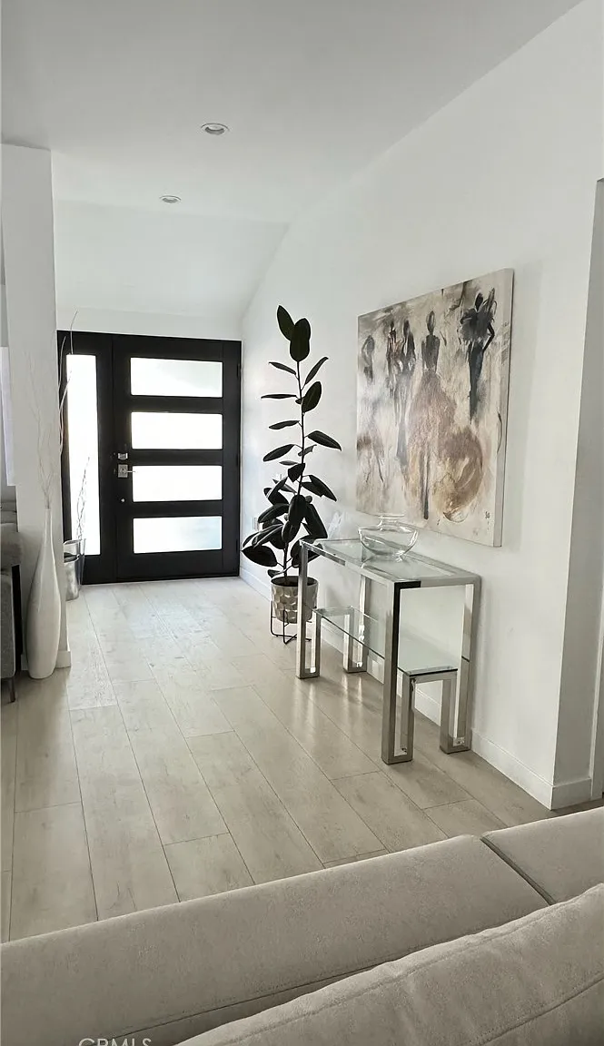 3 bed, 2.5 bath, 1616 sqft, $7,449 — Photo 4